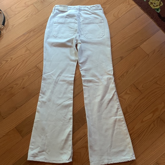 New Universal Threads High Rise Flare size 2 - Picture 8 of 9